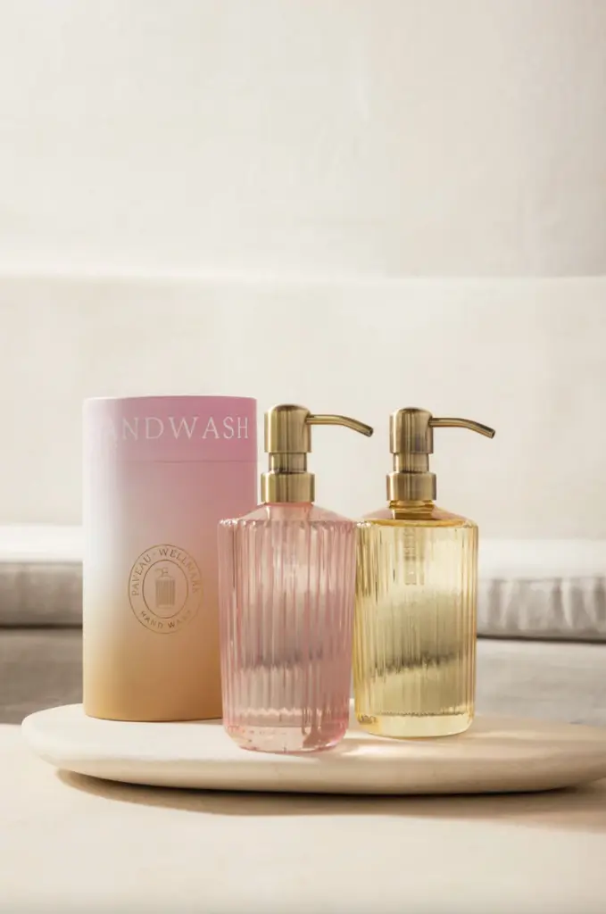PAVEAU hand wash Pink Limited Lifestyle.webp
