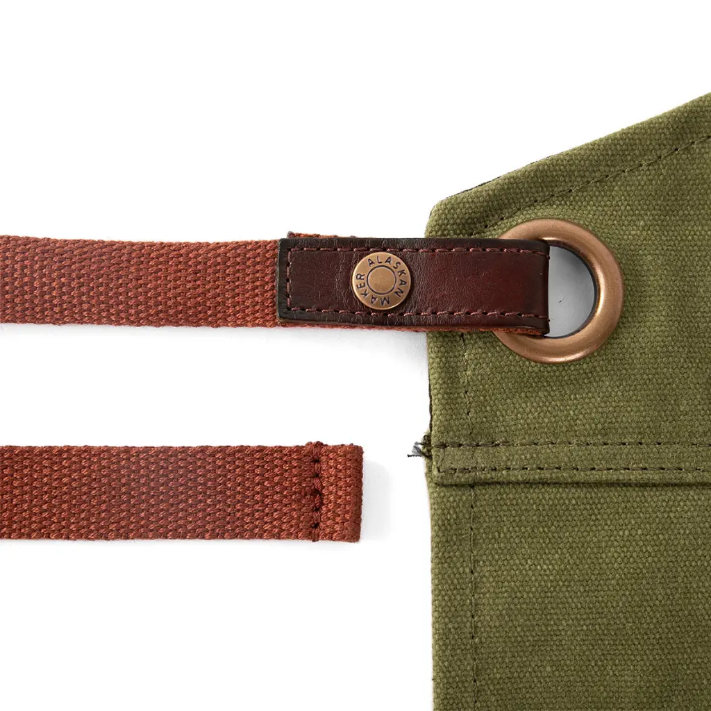 ALASKAN MAKER Tablier 690 Olive Details Attaches Cuir.webp