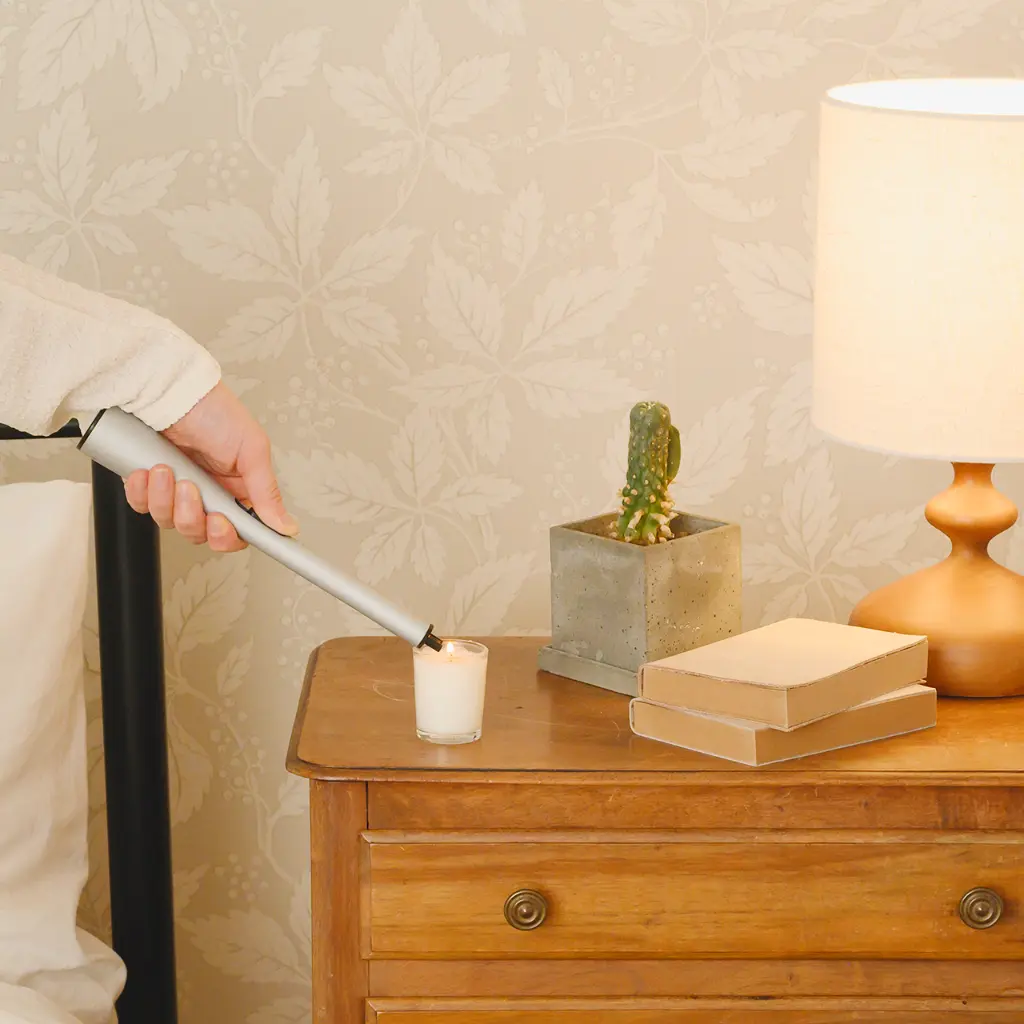 CANDLE WAND Lifestyle.webp