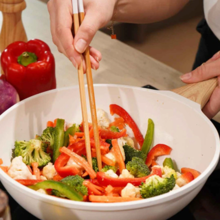 COOKUT Wok Blanc Lifestyle 2.webp