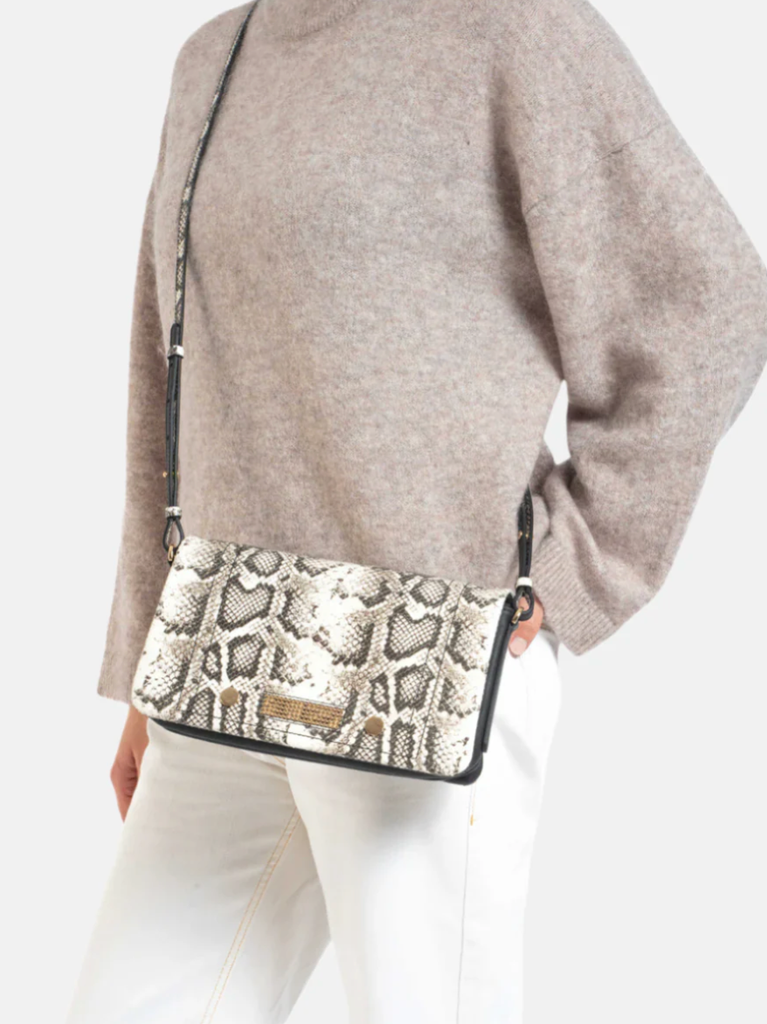 CLIO GOLDBRENNER - Sac COMUS Python